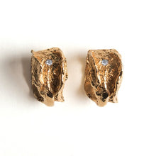 Load image into Gallery viewer, Vagina Studs - Yellow Gold